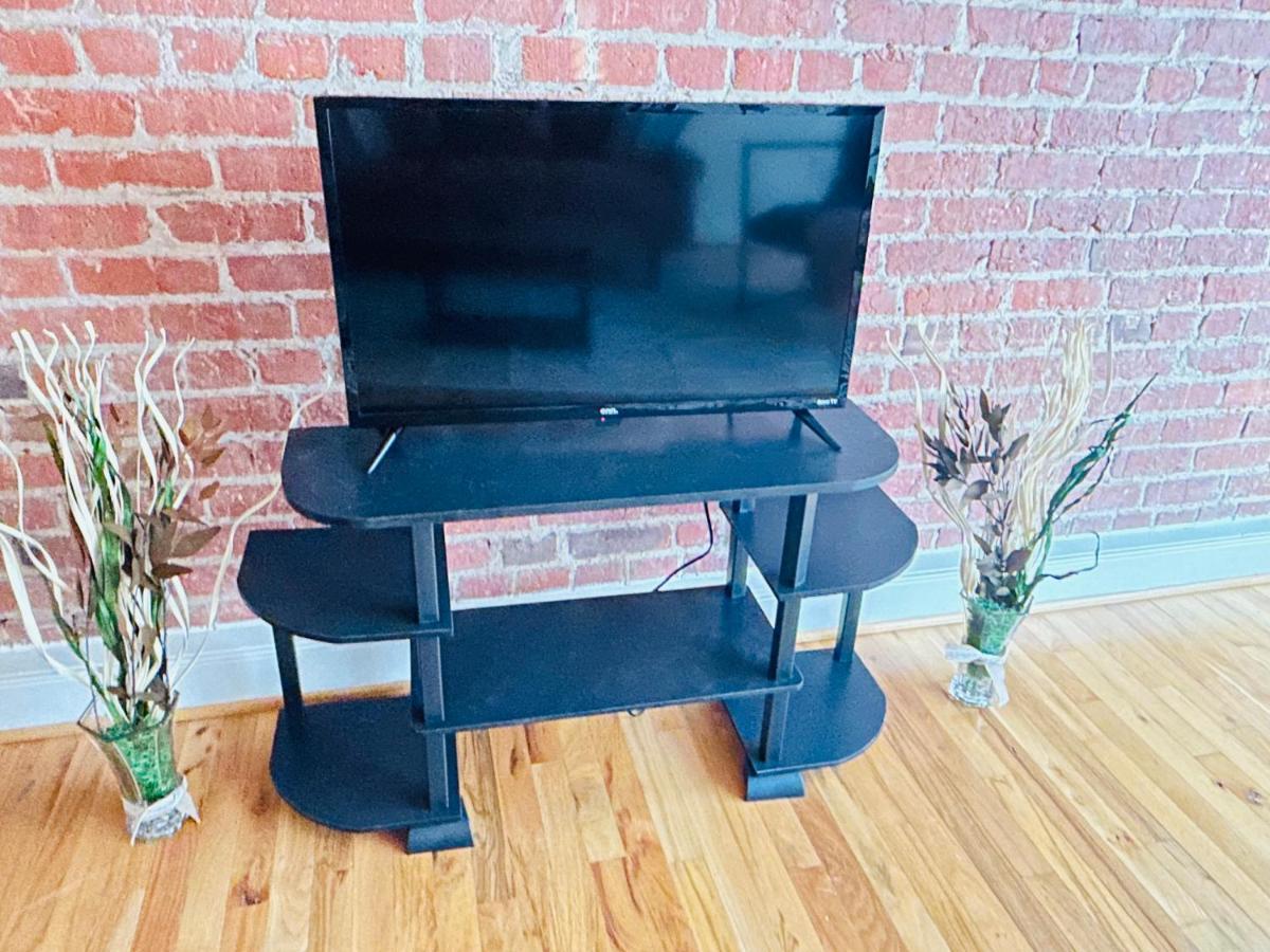 Stylish And Convenient Downtown Apartment Richmond