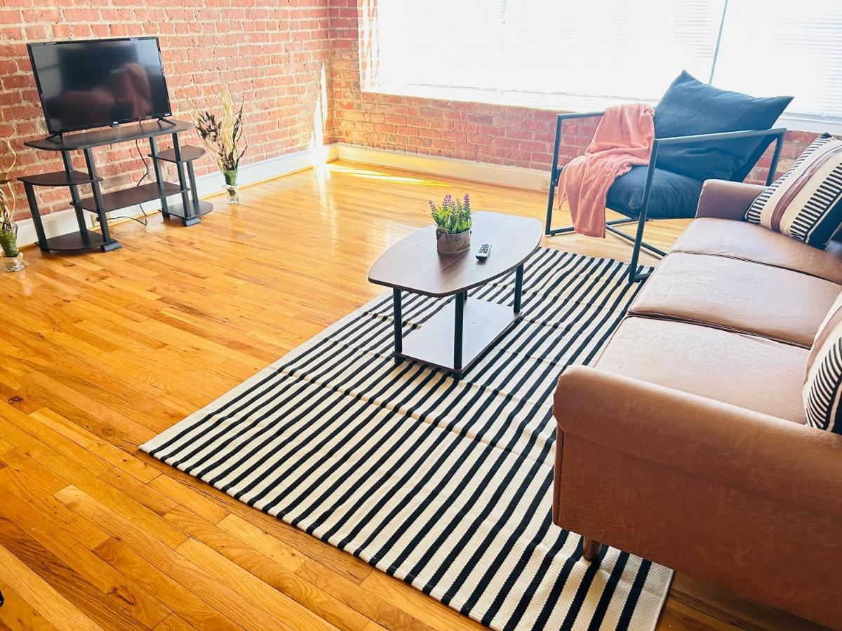 Stylish And Convenient Downtown Apartment