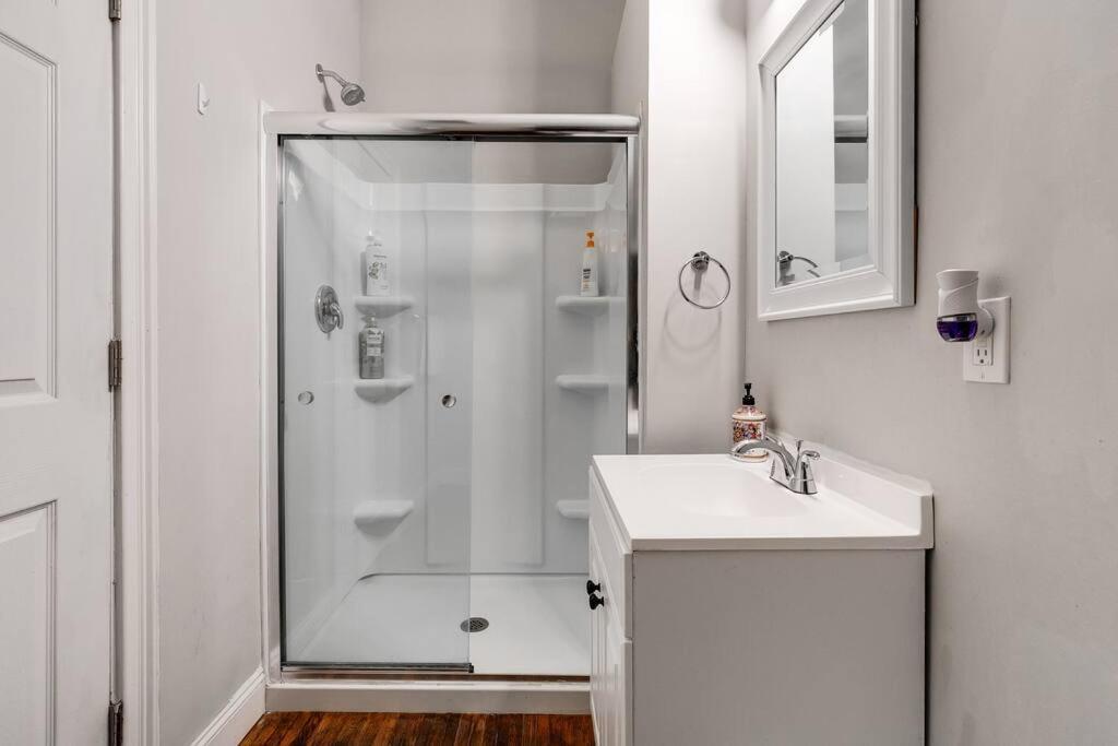 Grand Carytown 5br Fan Fully Fenced Holiday home