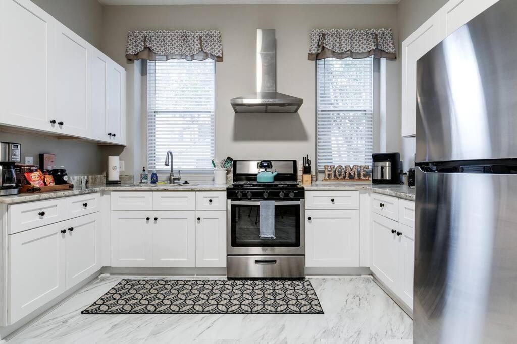 Grand Carytown 5br Fan Fully Fenced * Richmond