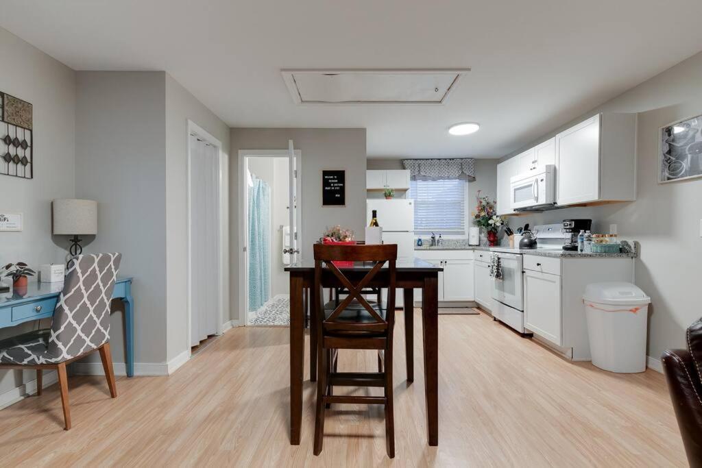 Grand Carytown 5br Fan Fully Fenced Holiday home Richmond