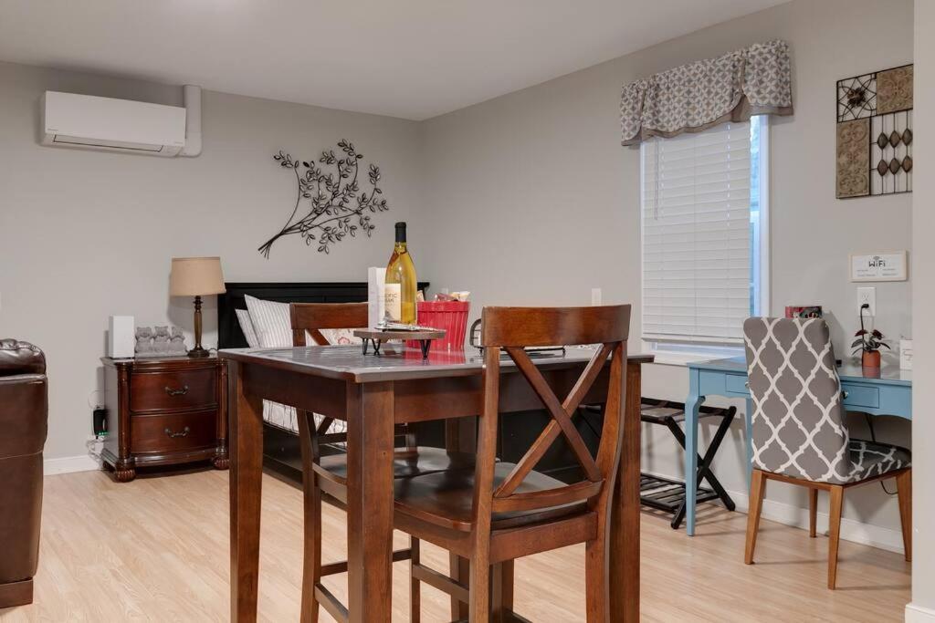 Grand Carytown 5br Fan Fully Fenced Holiday home