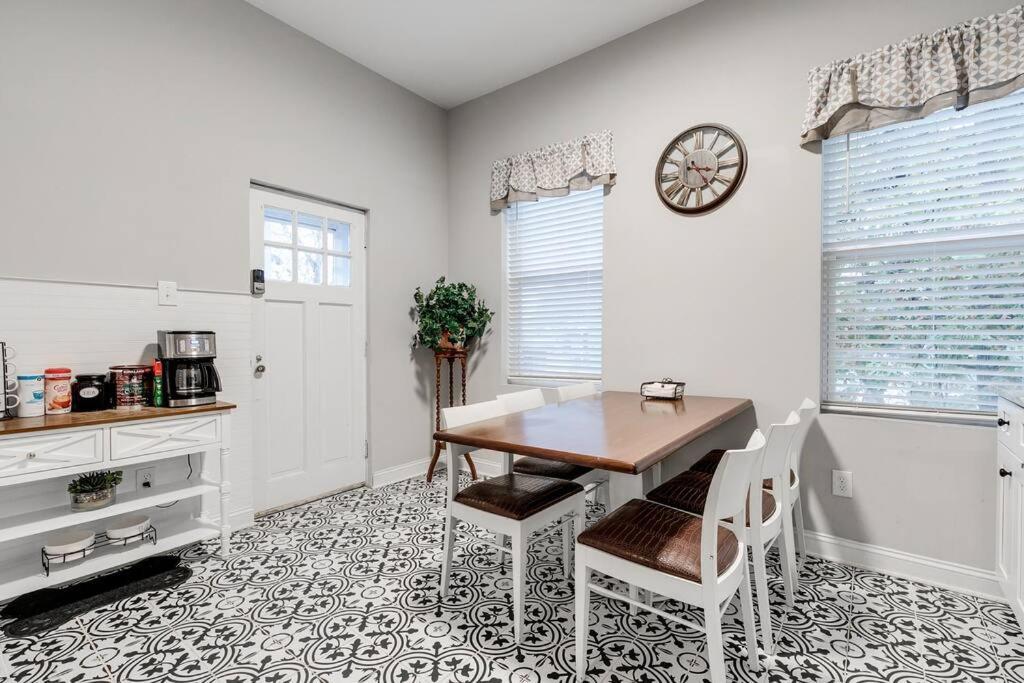 Grand Carytown 5br Fan Fully Fenced