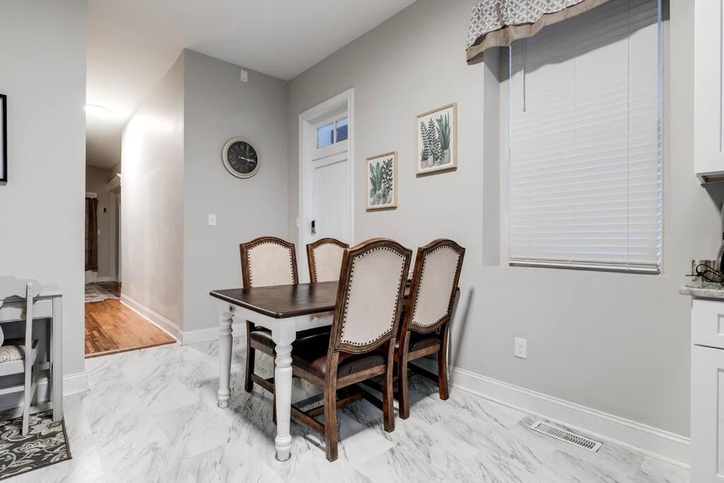Grand Carytown 5br Fan Fully Fenced Holiday home