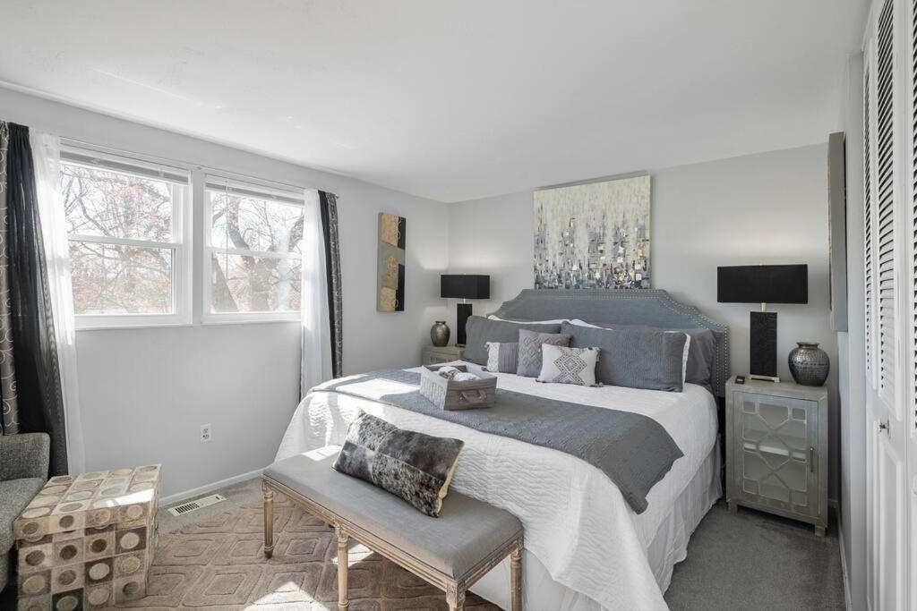 Stylish Haven 11 Minutes From The Airport