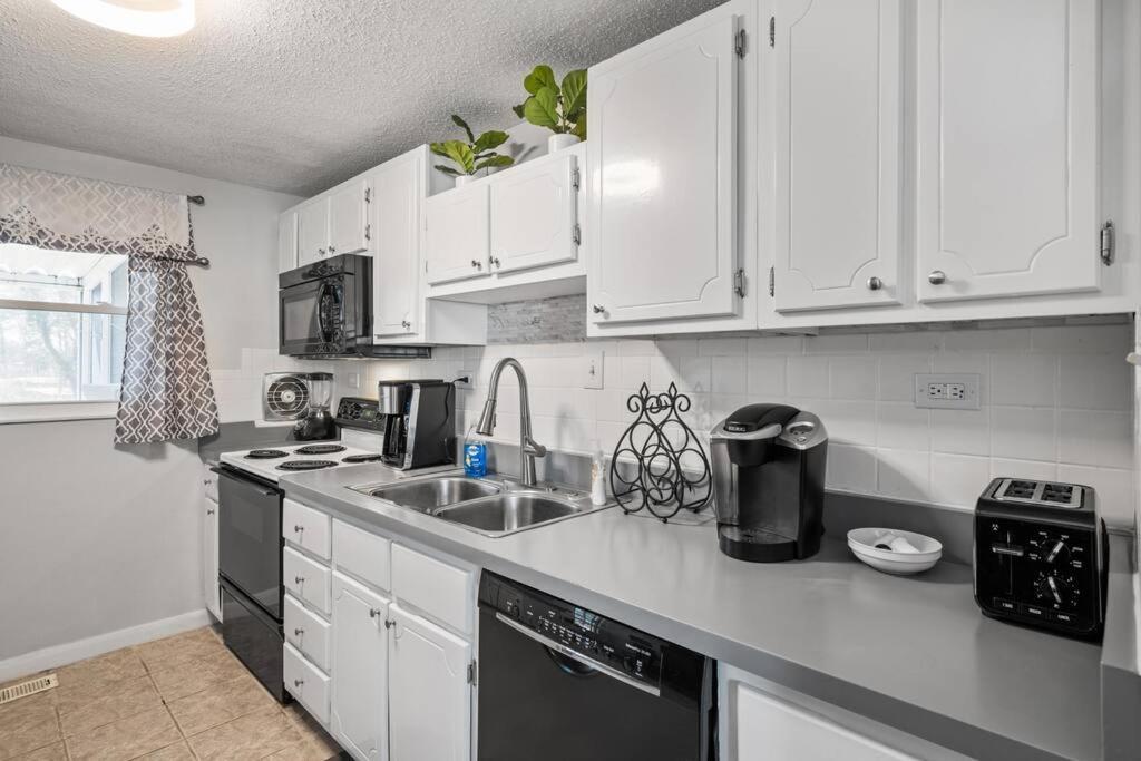 Stylish Haven 11 Minutes From The Airport * Richmond