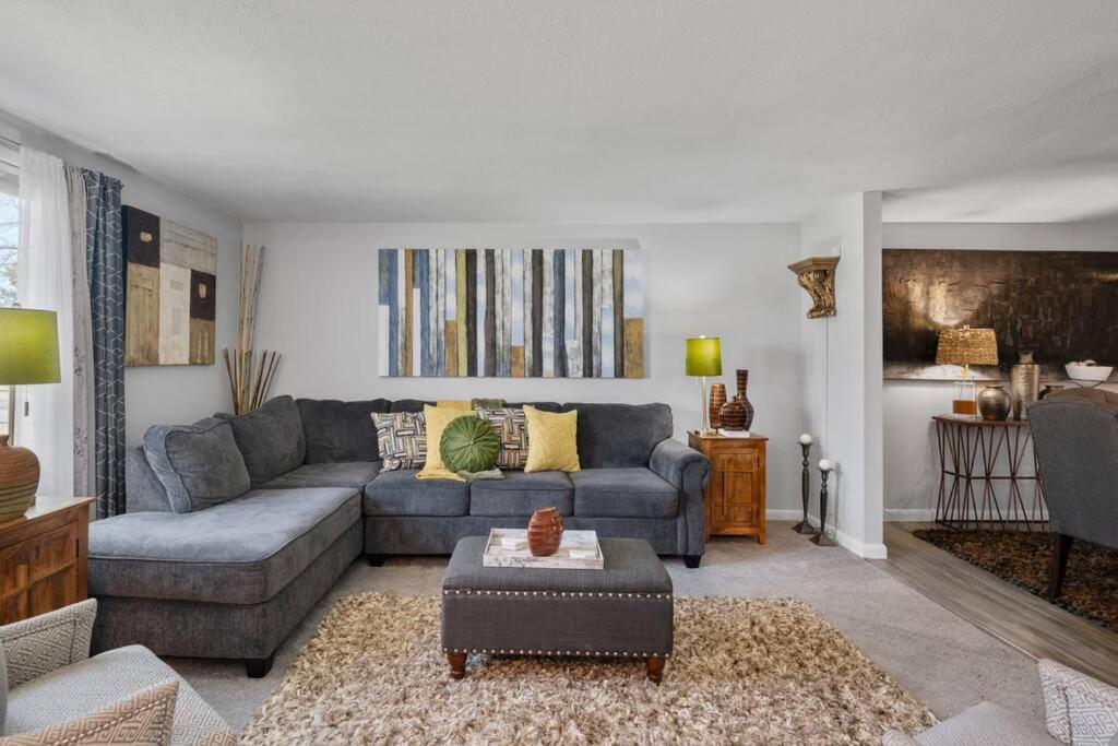 Stylish Haven 11 Minutes From The Airport Holiday home *