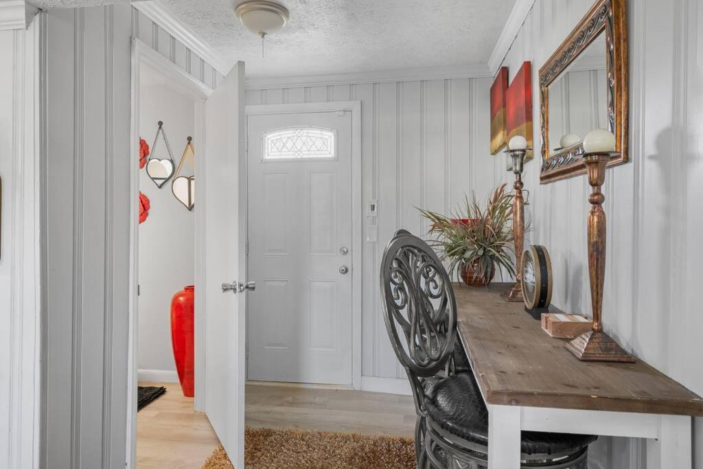 Stylish Haven 11 Minutes From The Airport *