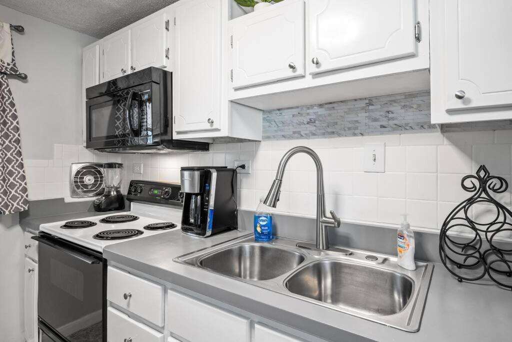 Stylish Haven 11 Minutes From The Airport Richmond