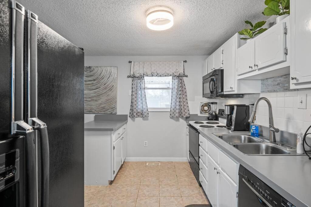 Stylish Haven 11 Minutes From The Airport Holiday home