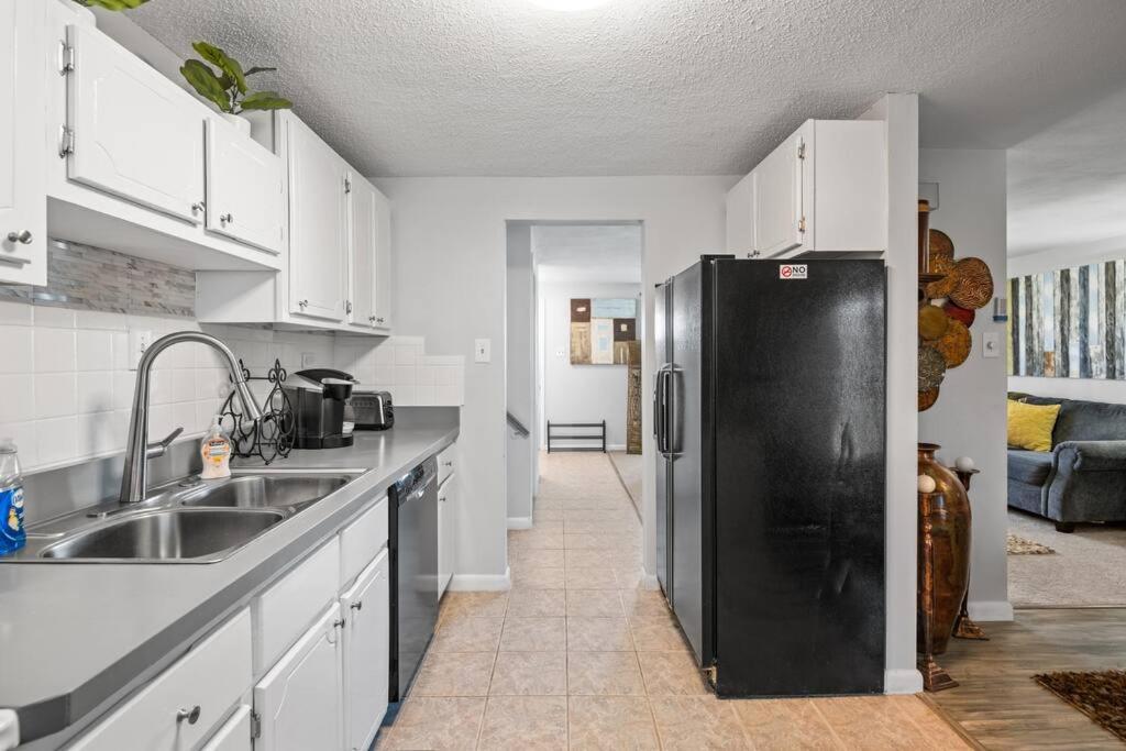 Stylish Haven 11 Minutes From The Airport *
