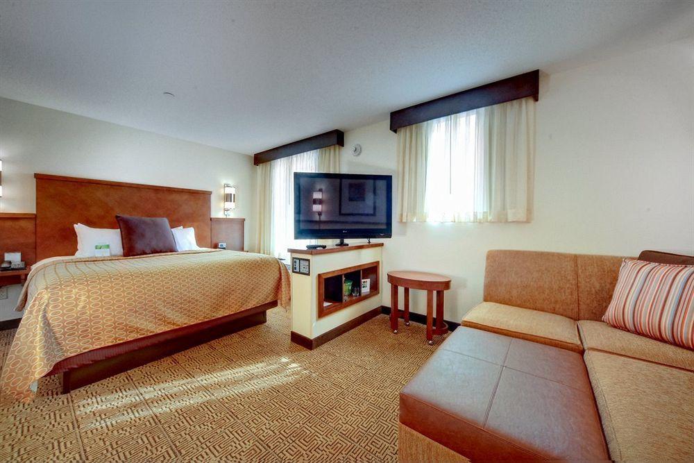 Hyatt Place Airport 3*