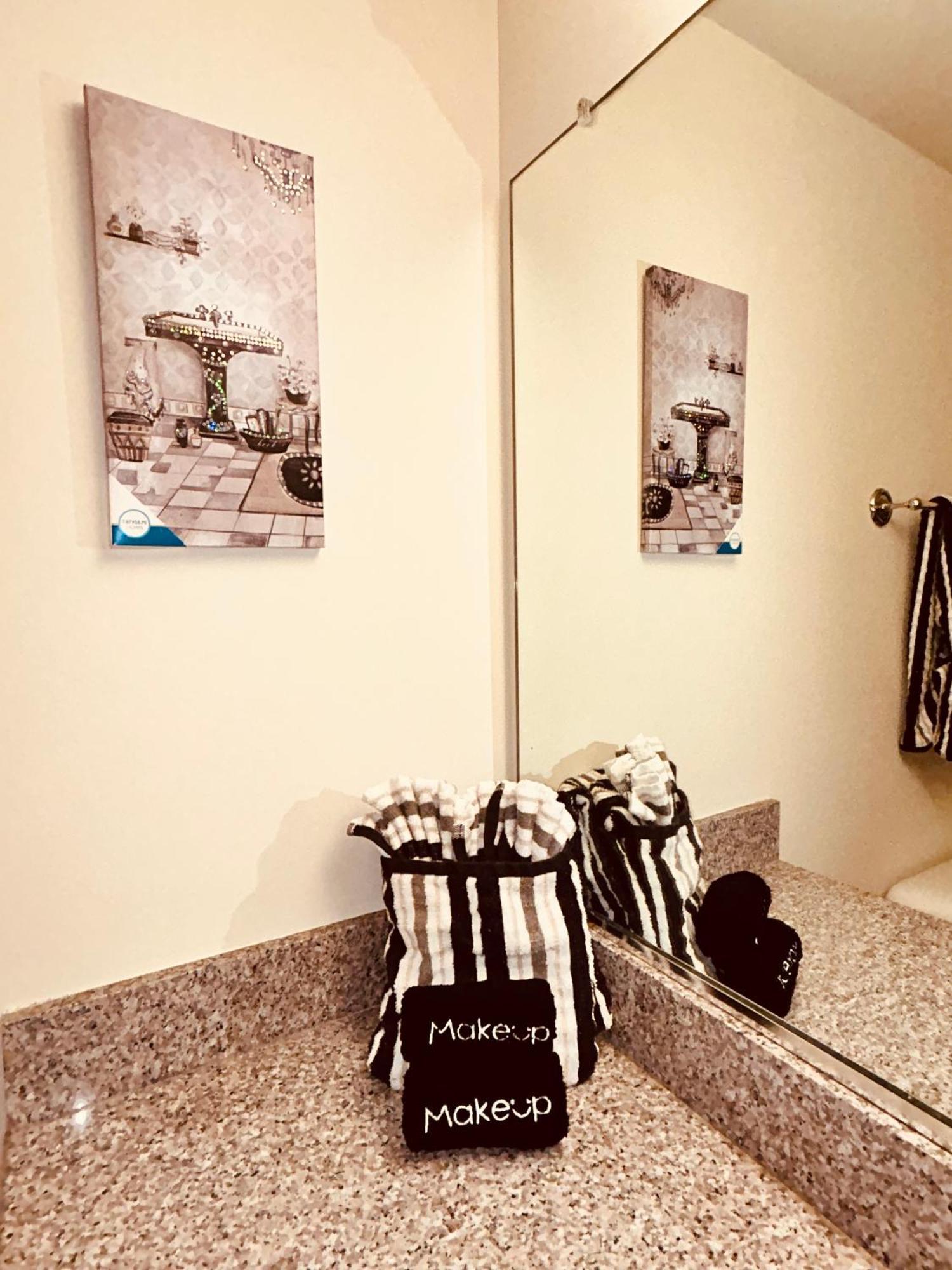 Stylish And Convenient Downtown Apartment