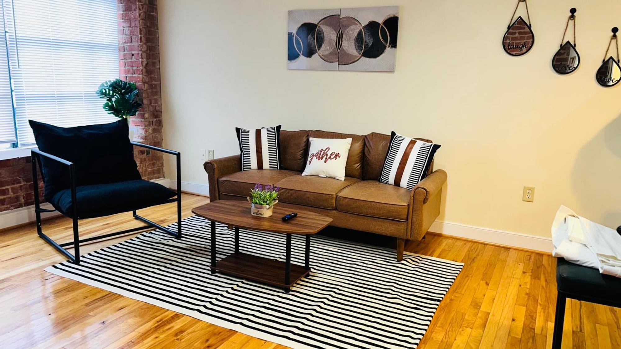 Stylish And Convenient Downtown