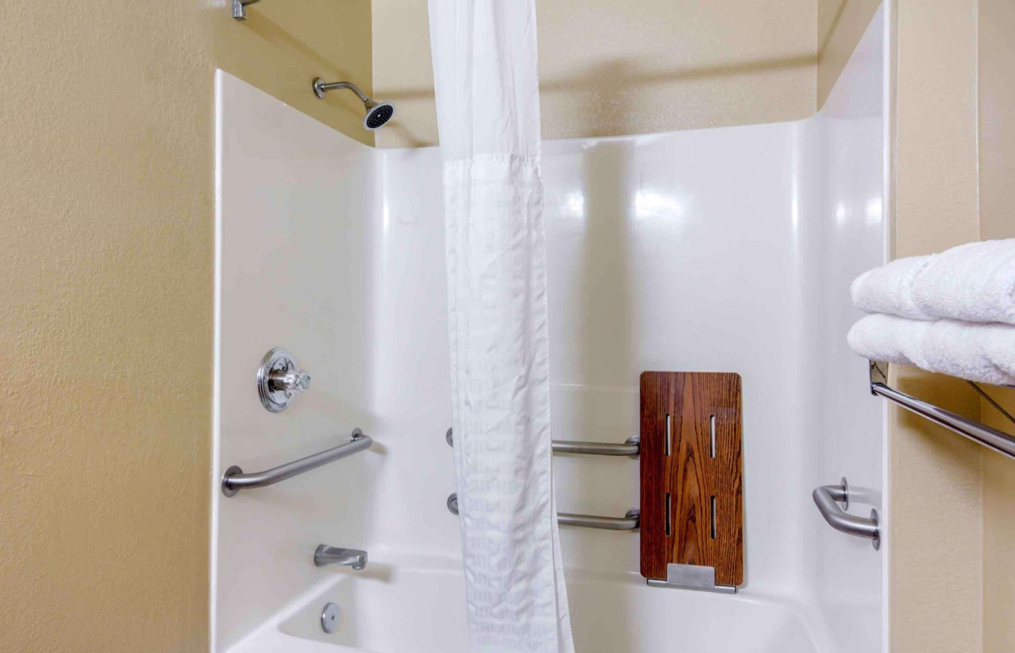 Extended America - - W Broad Street - Glenside - North 2* Richmond