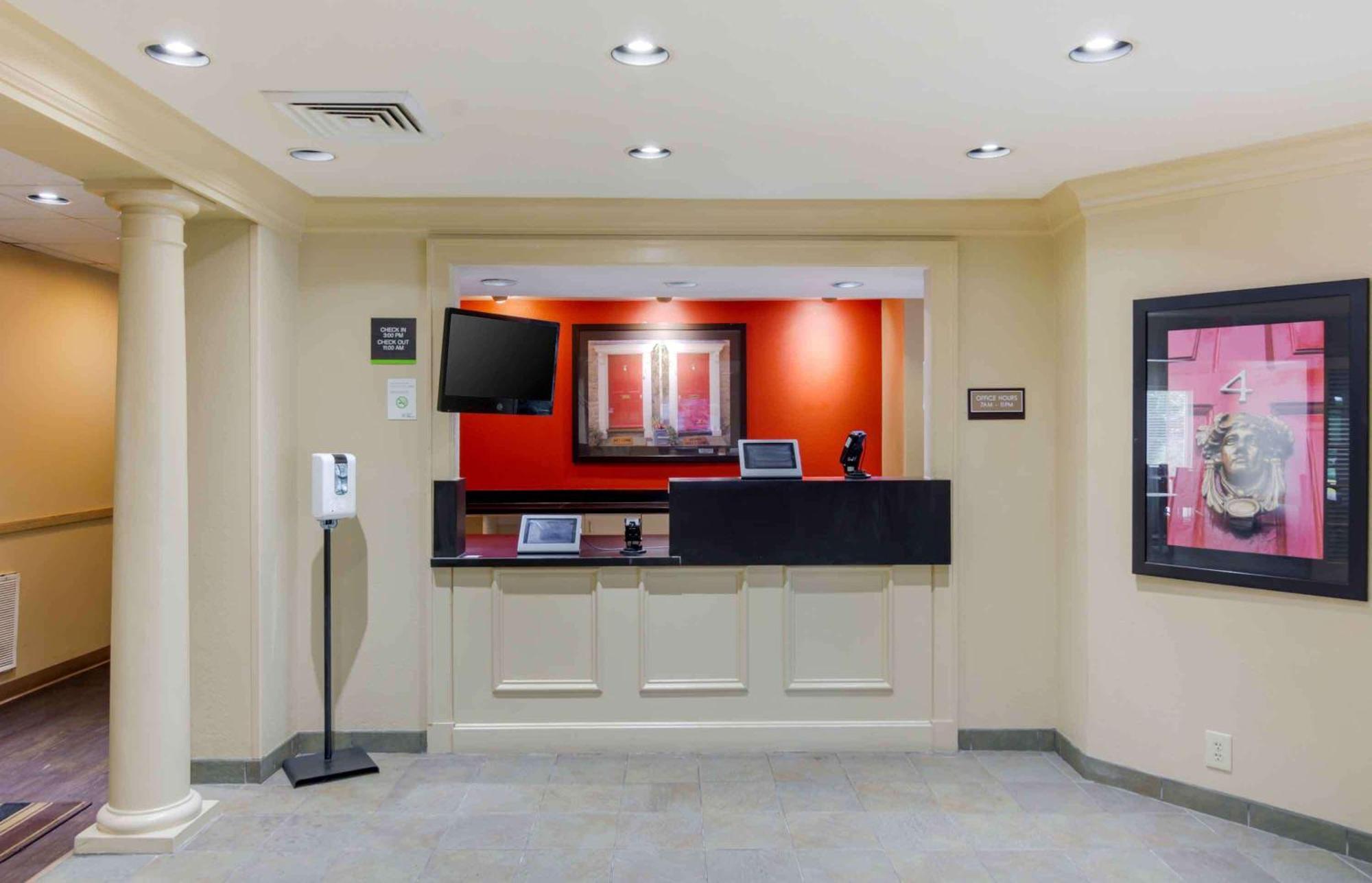 Extended America - - W Broad Street - Glenside - North 2* Richmond