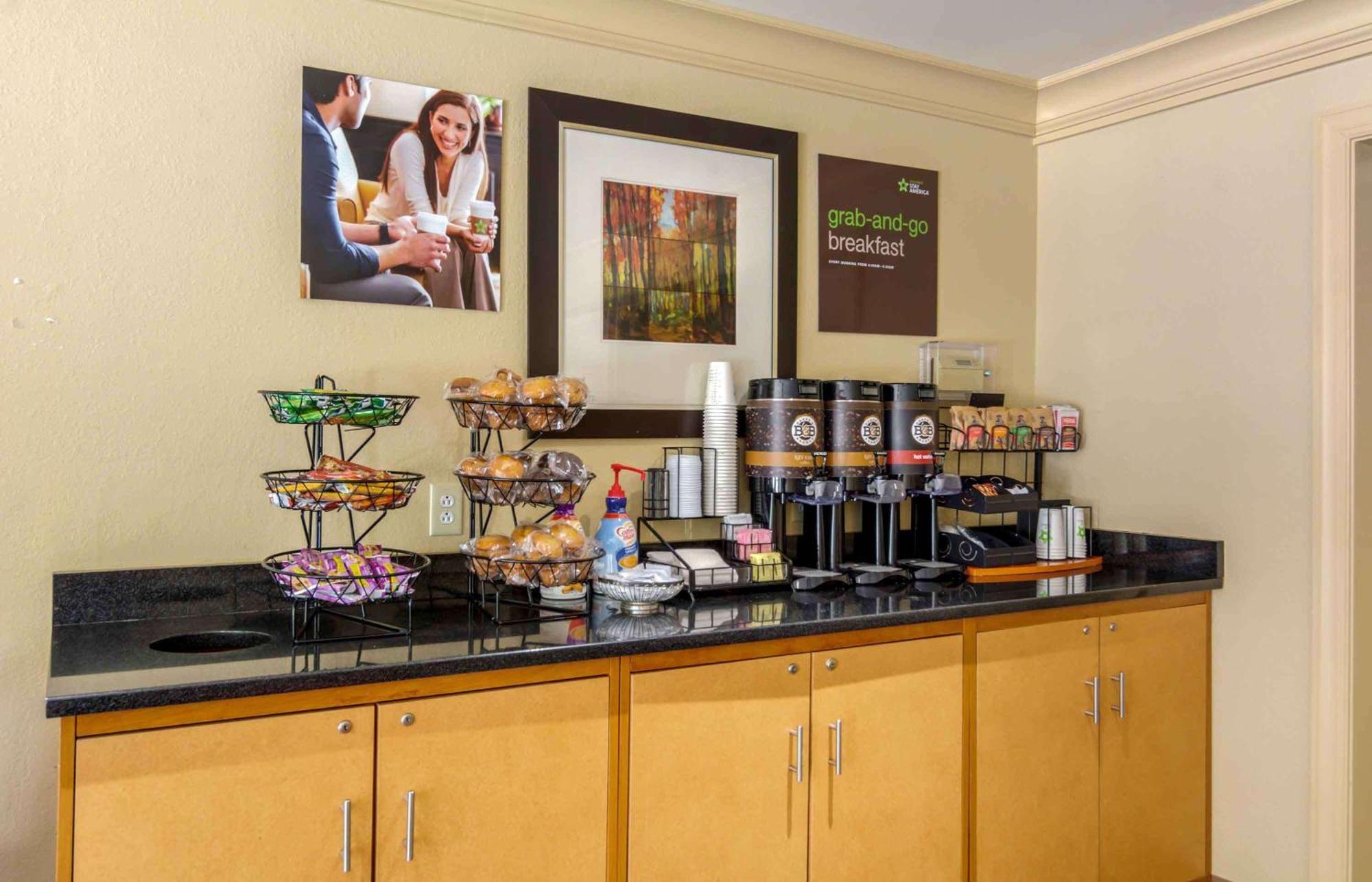Extended America - - W Broad Street - Glenside - North 2*