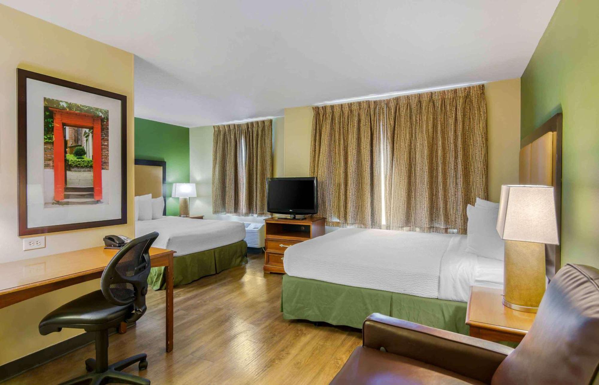 Hotel Extended America - - W Broad Street - Glenside - North
