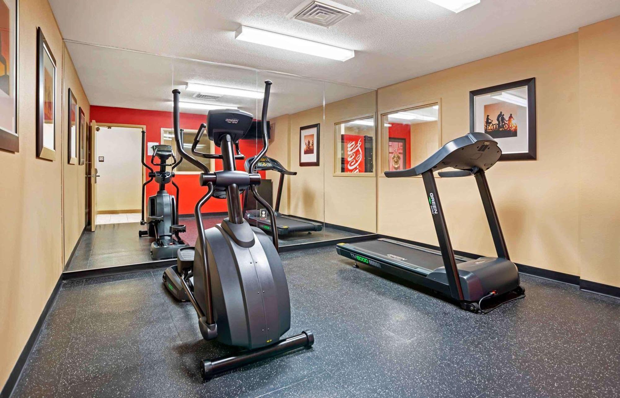 Extended America - - W Broad Street - Glenside - North 2* Richmond