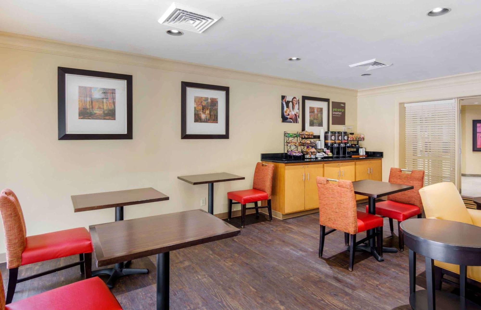 Extended America - - W Broad Street - Glenside - North Richmond
