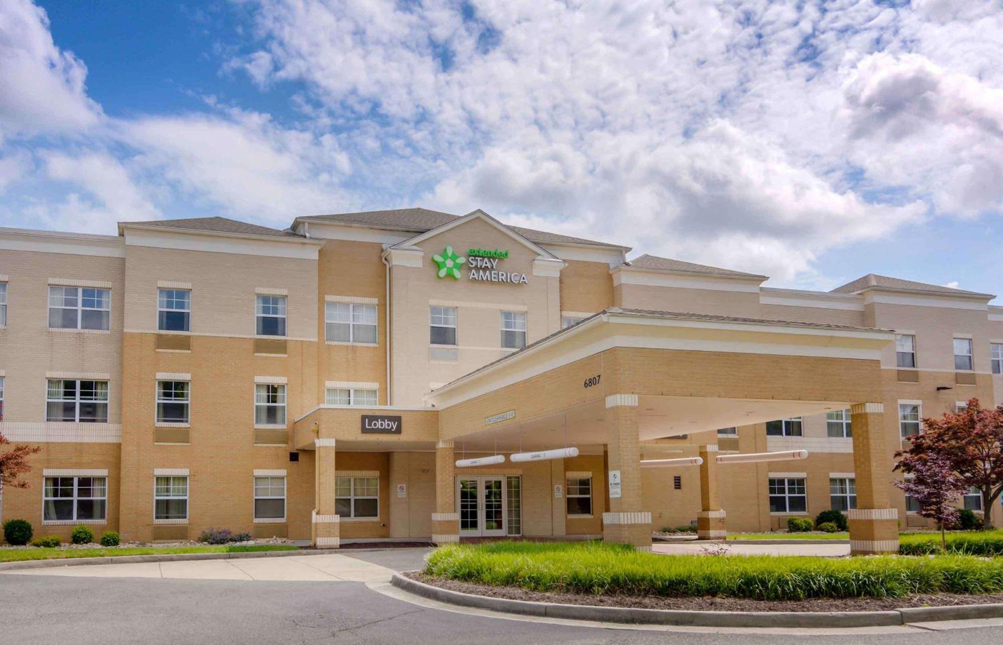 Extended America - - W Broad Street - Glenside - North 2*