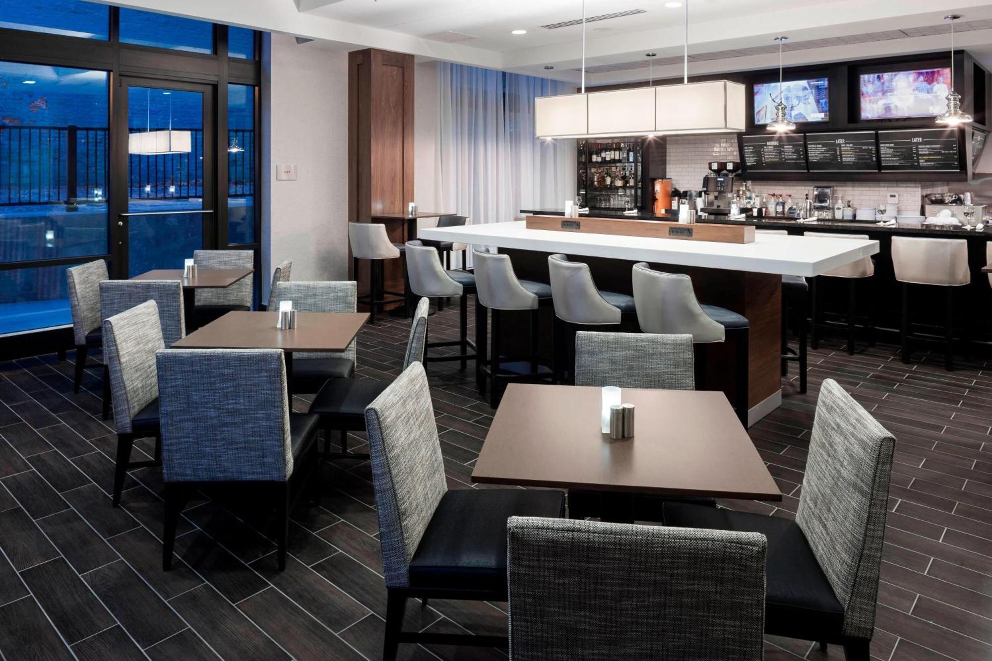 Courtyard By Marriott Downtown 4* Richmond