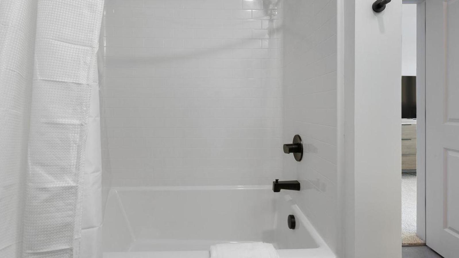 Landing - Modern With Amazing Amenities