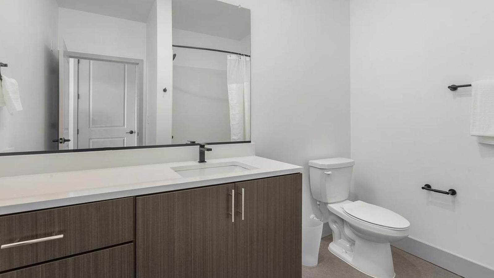Apartment Landing - Modern With Amazing Amenities