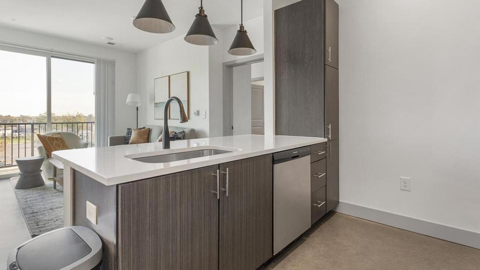Landing - Modern With Amazing Amenities Apartment