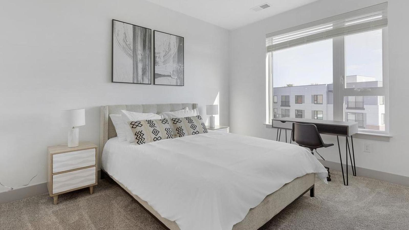 Apartment Landing - Modern With Amazing Amenities *