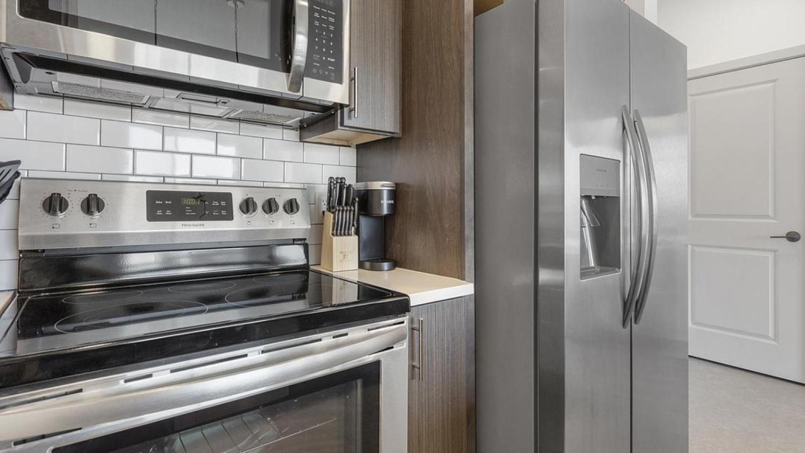 Landing - Modern With Amazing Amenities