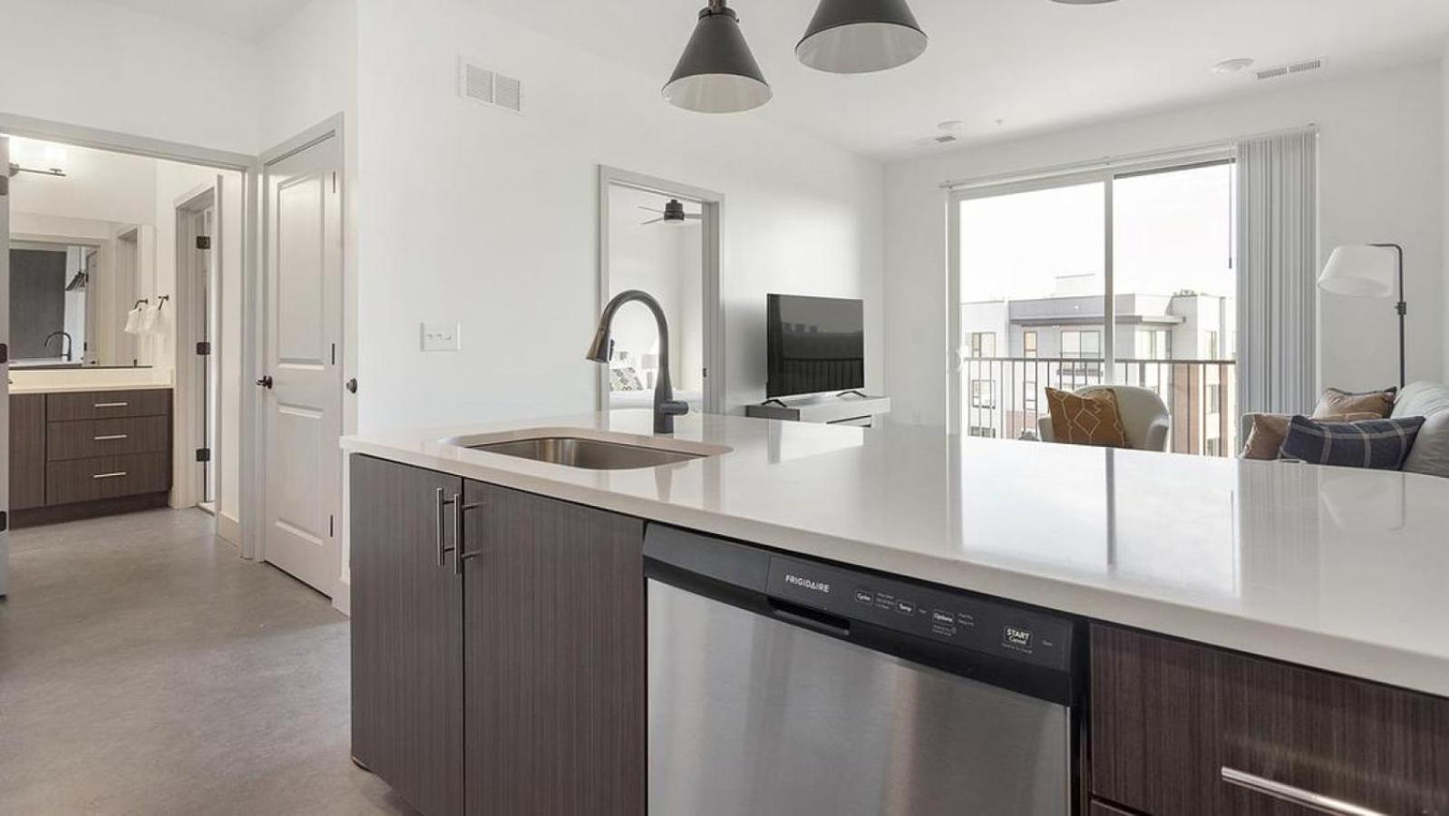 Landing - Modern With Amazing Amenities Apartment *