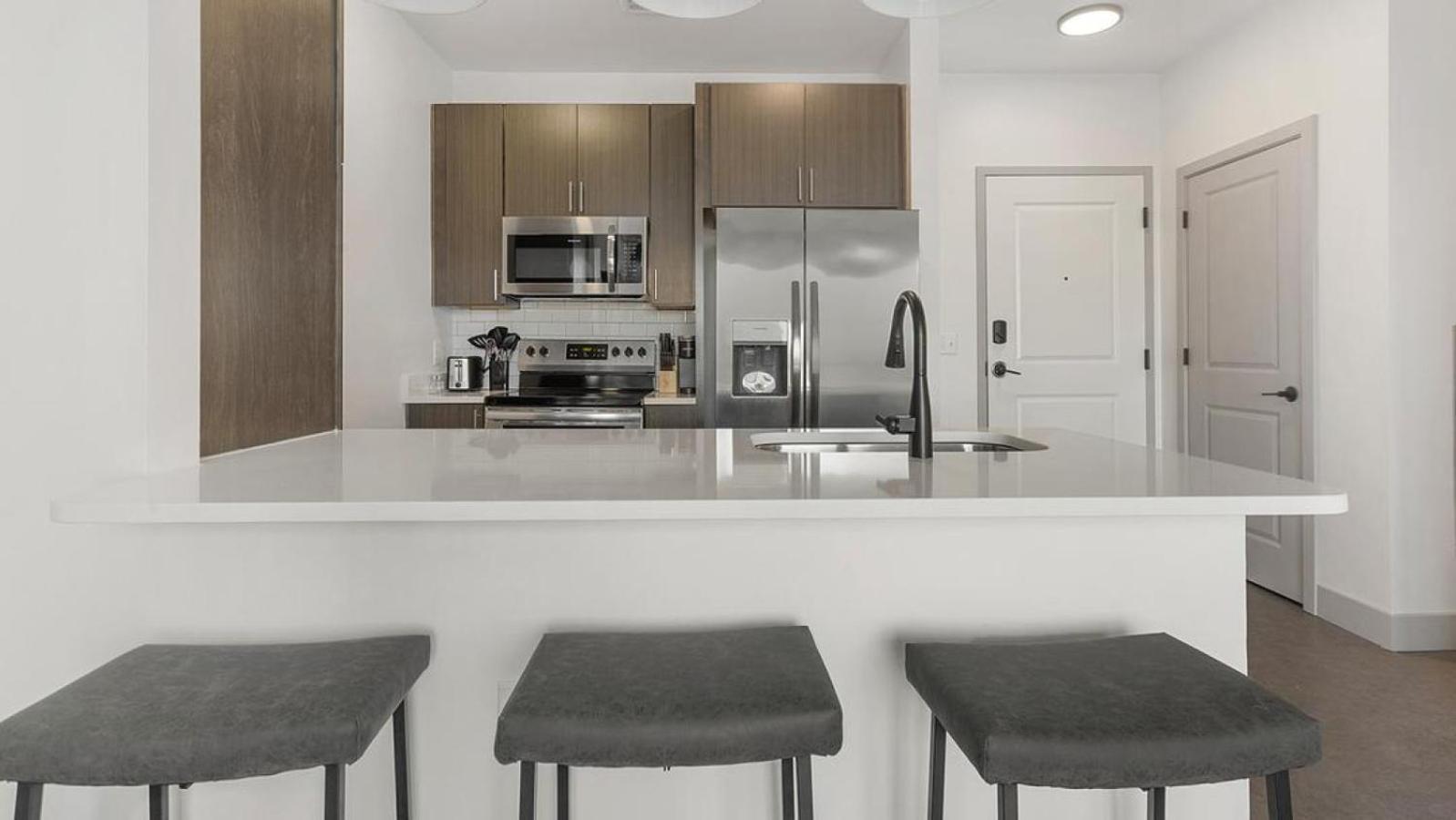 Landing - Modern With Amazing Amenities Apartment