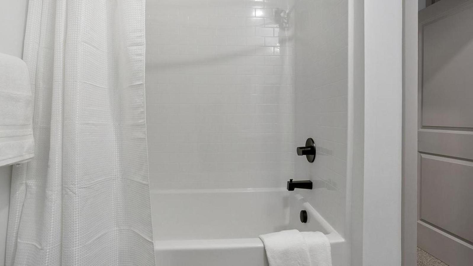 Landing Modern With Amazing Amenities Apartment
