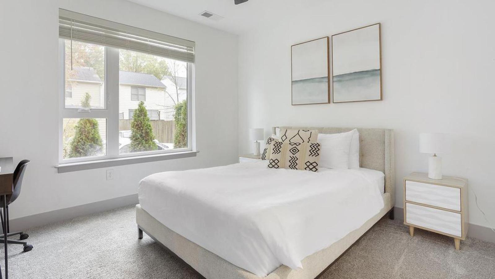 Apartment Landing Modern With Amazing Amenities *
