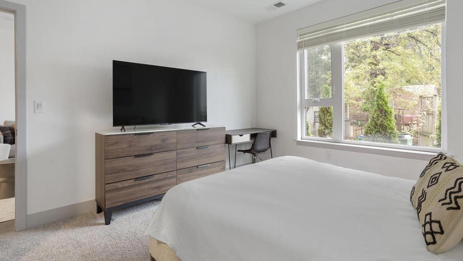 Landing Modern With Amazing Amenities