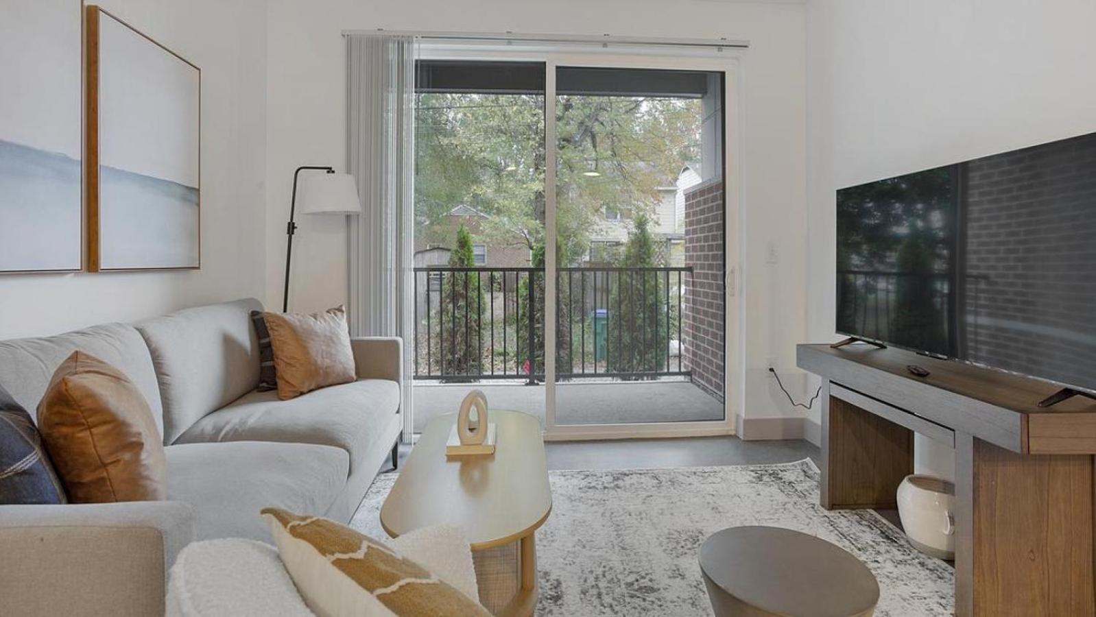 Landing Modern With Amazing Amenities Apartment Richmond