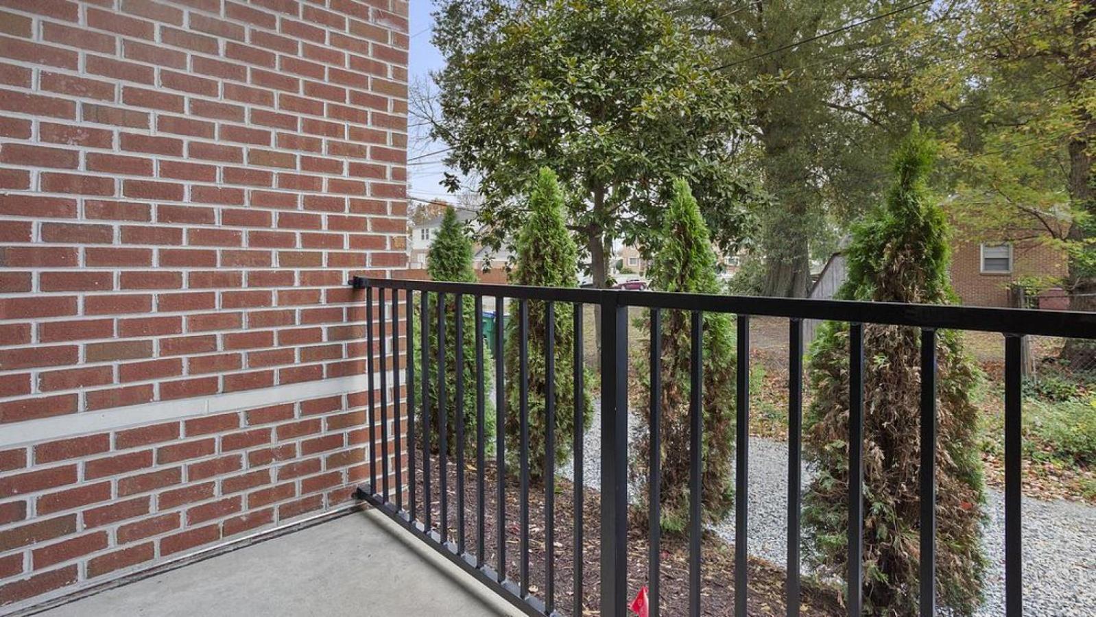 Apartment Landing Modern With Amazing Amenities