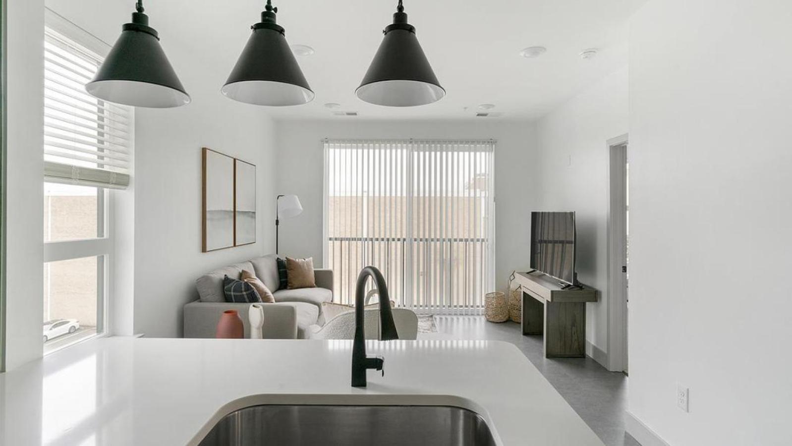 Apartment Landing Modern With Amazing Amenities