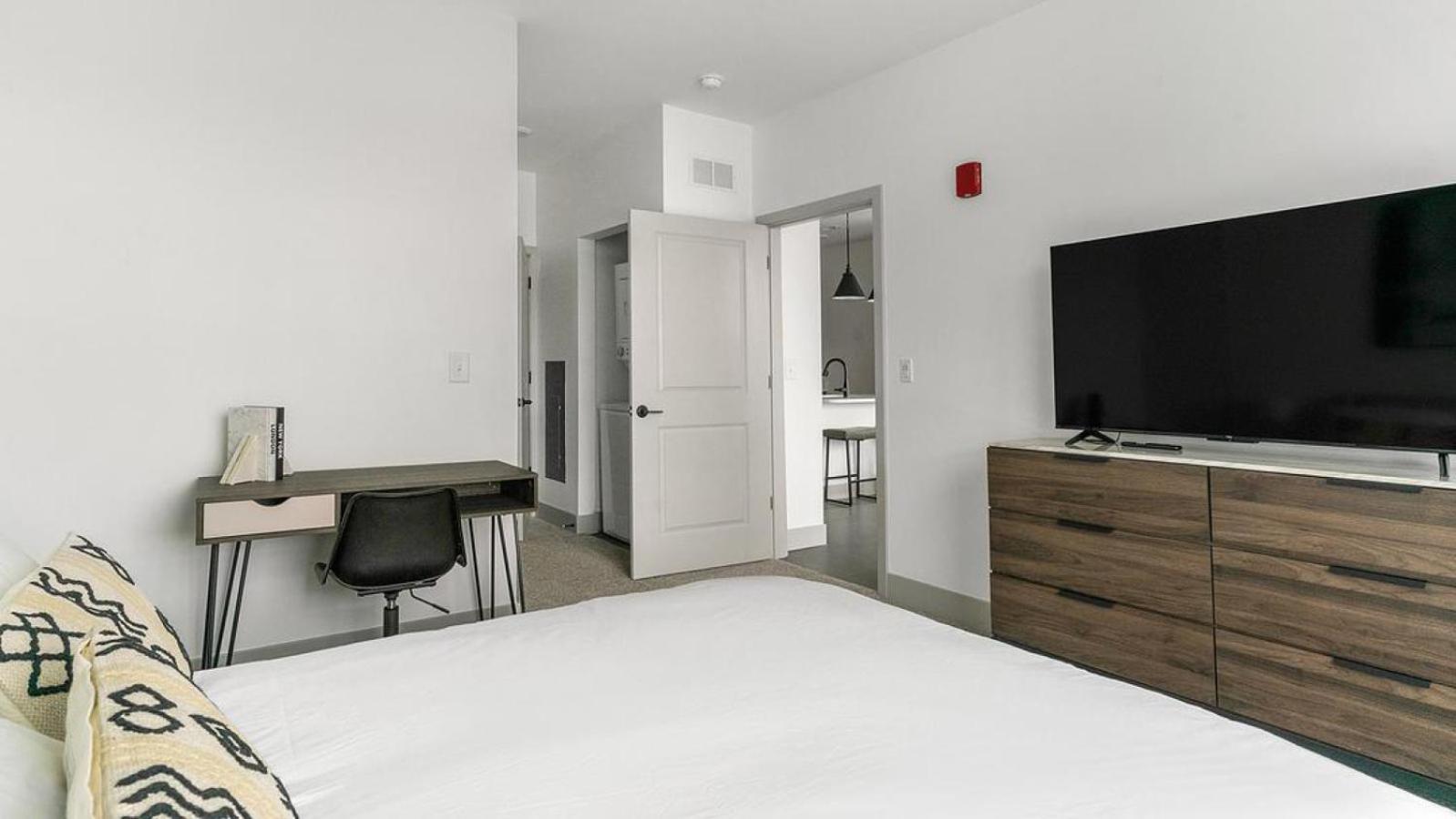 Apartment Landing Modern With Amazing Amenities