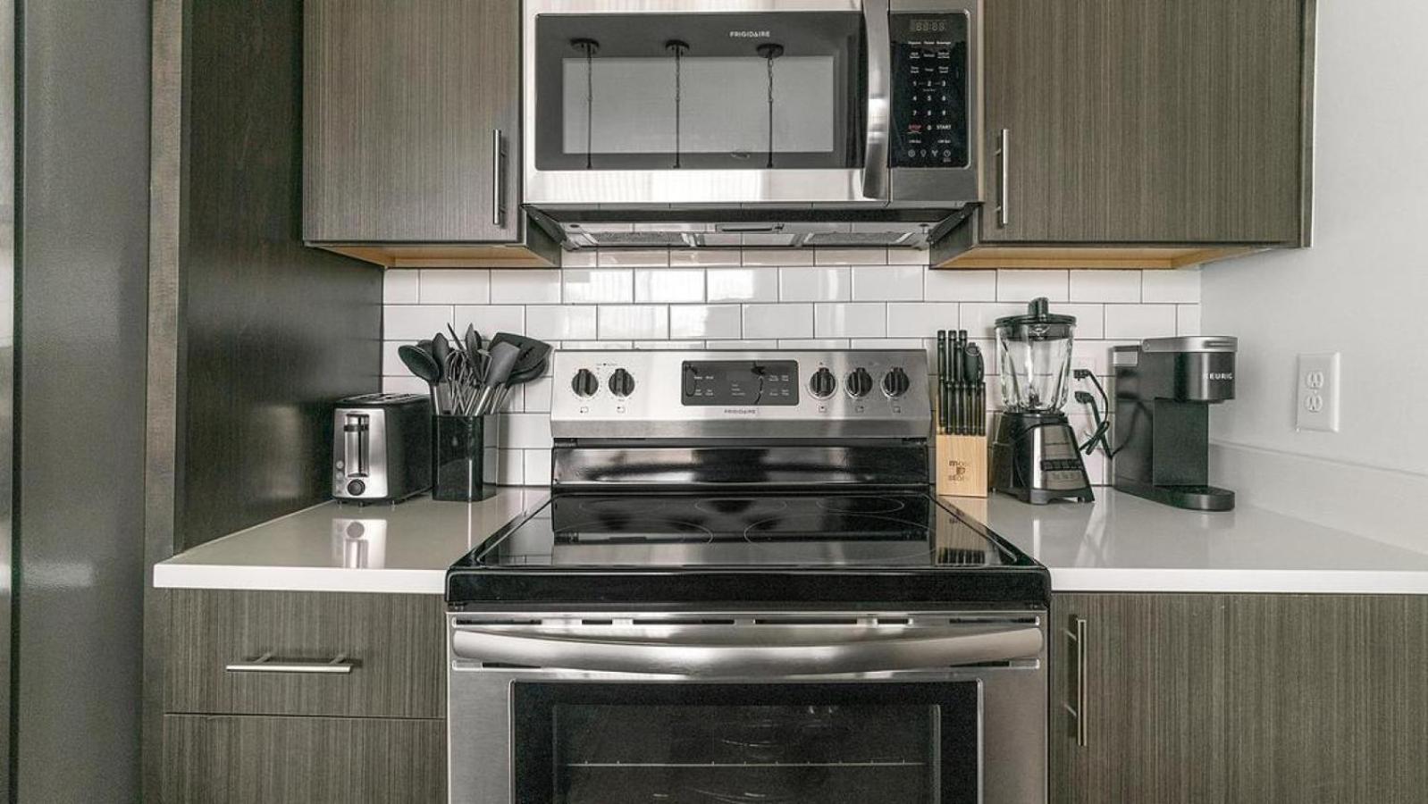 Landing Modern With Amazing Amenities Richmond