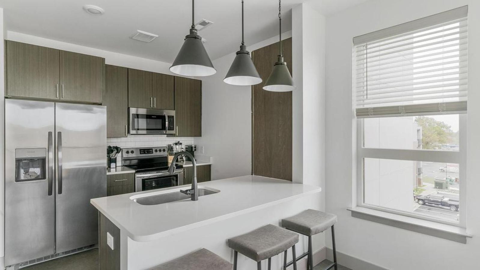 Apartment Landing Modern With Amazing Amenities *
