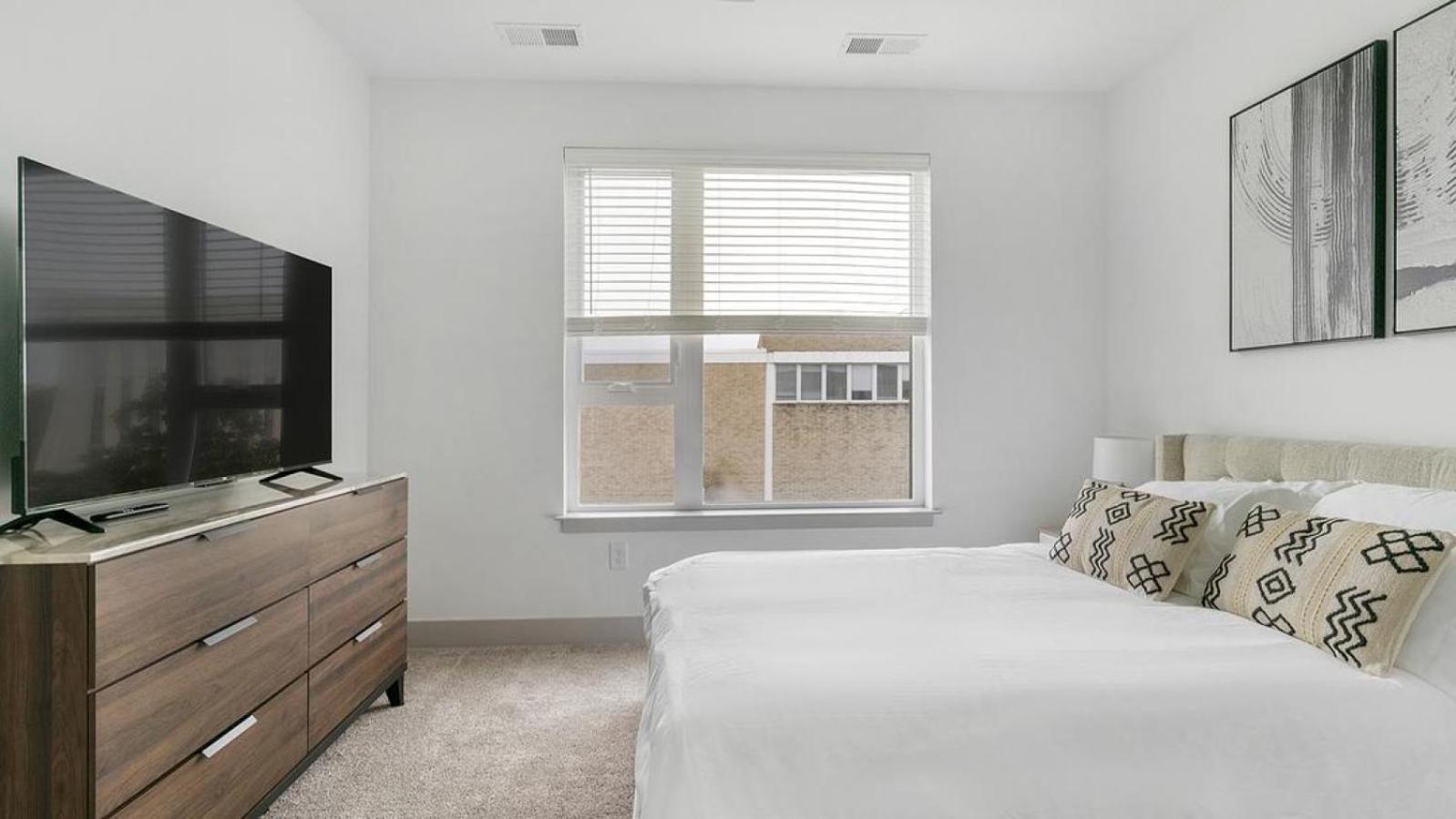 Landing Modern With Amazing Amenities Richmond