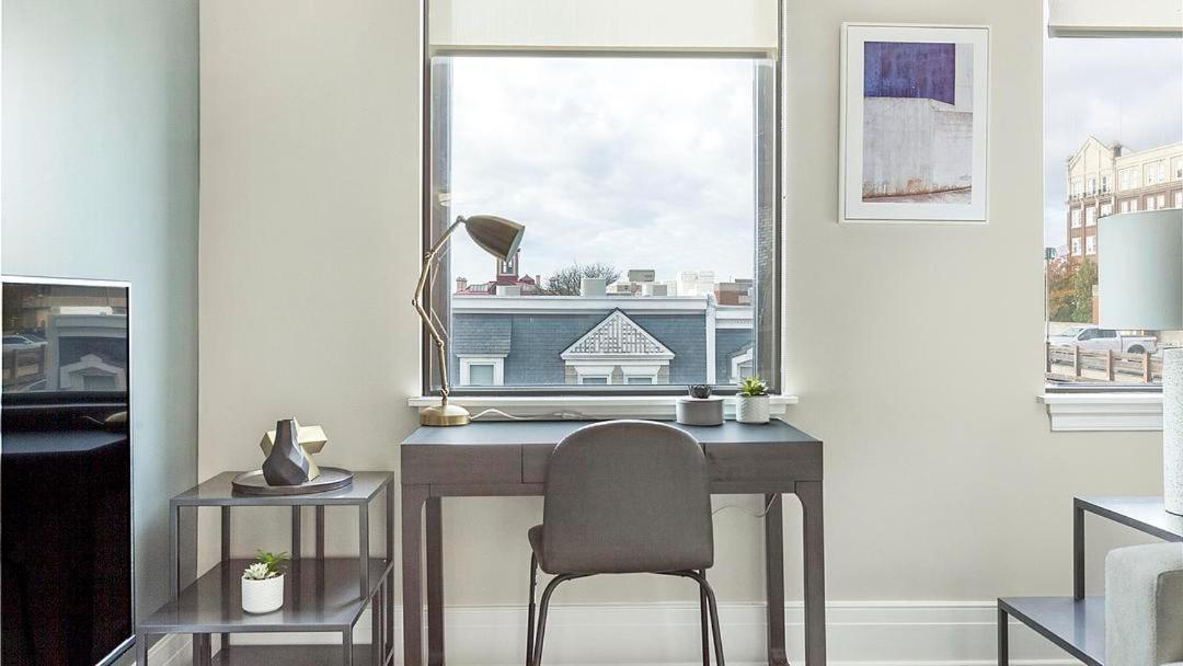 Landing Modern With Amazing Amenities Apartment