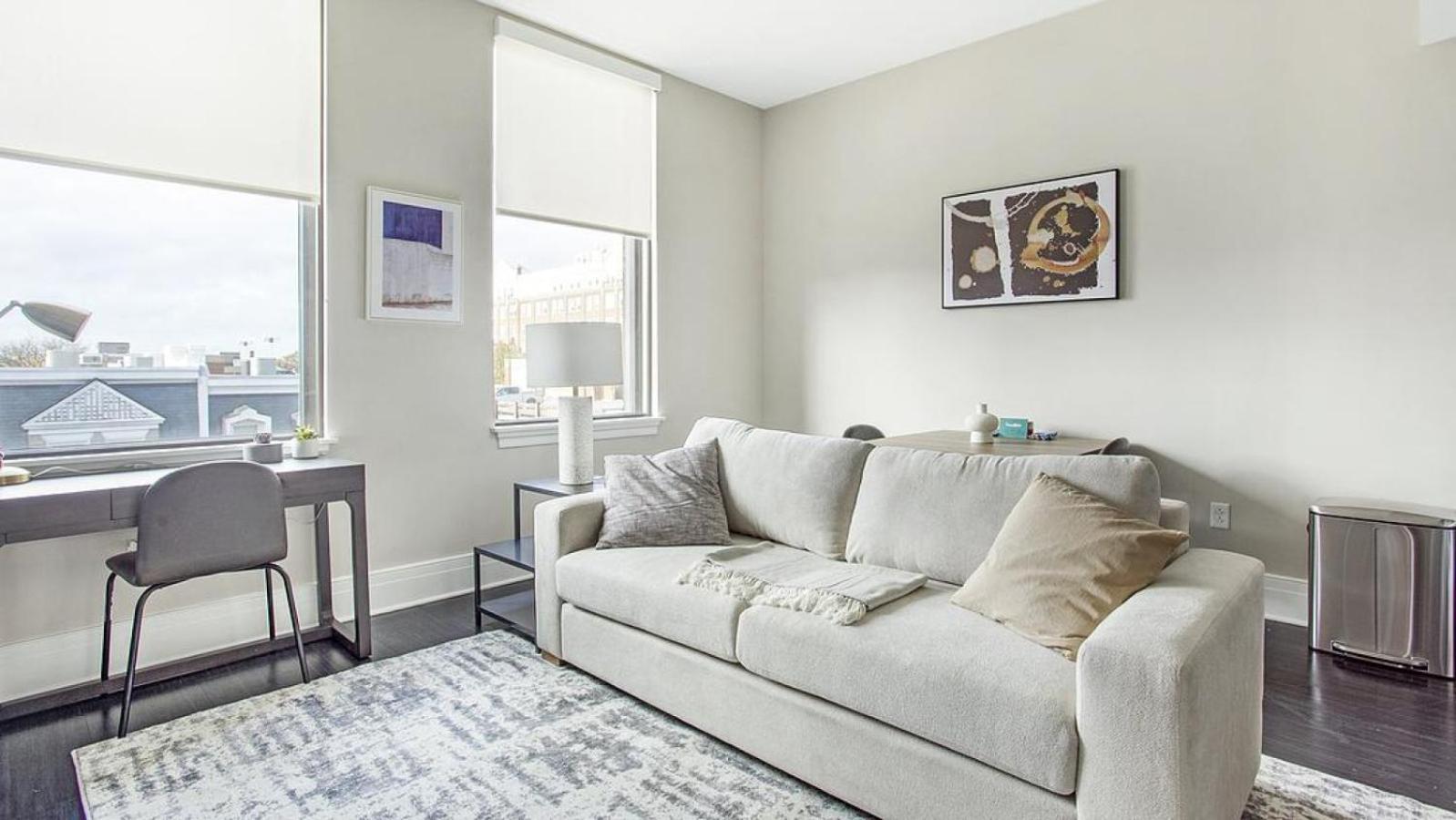 Apartment Landing Modern With Amazing Amenities *