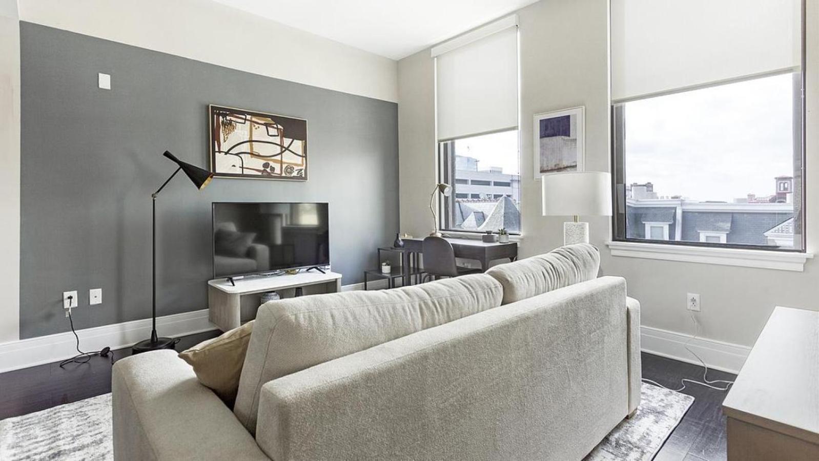 Apartment Landing Modern With Amazing Amenities Richmond