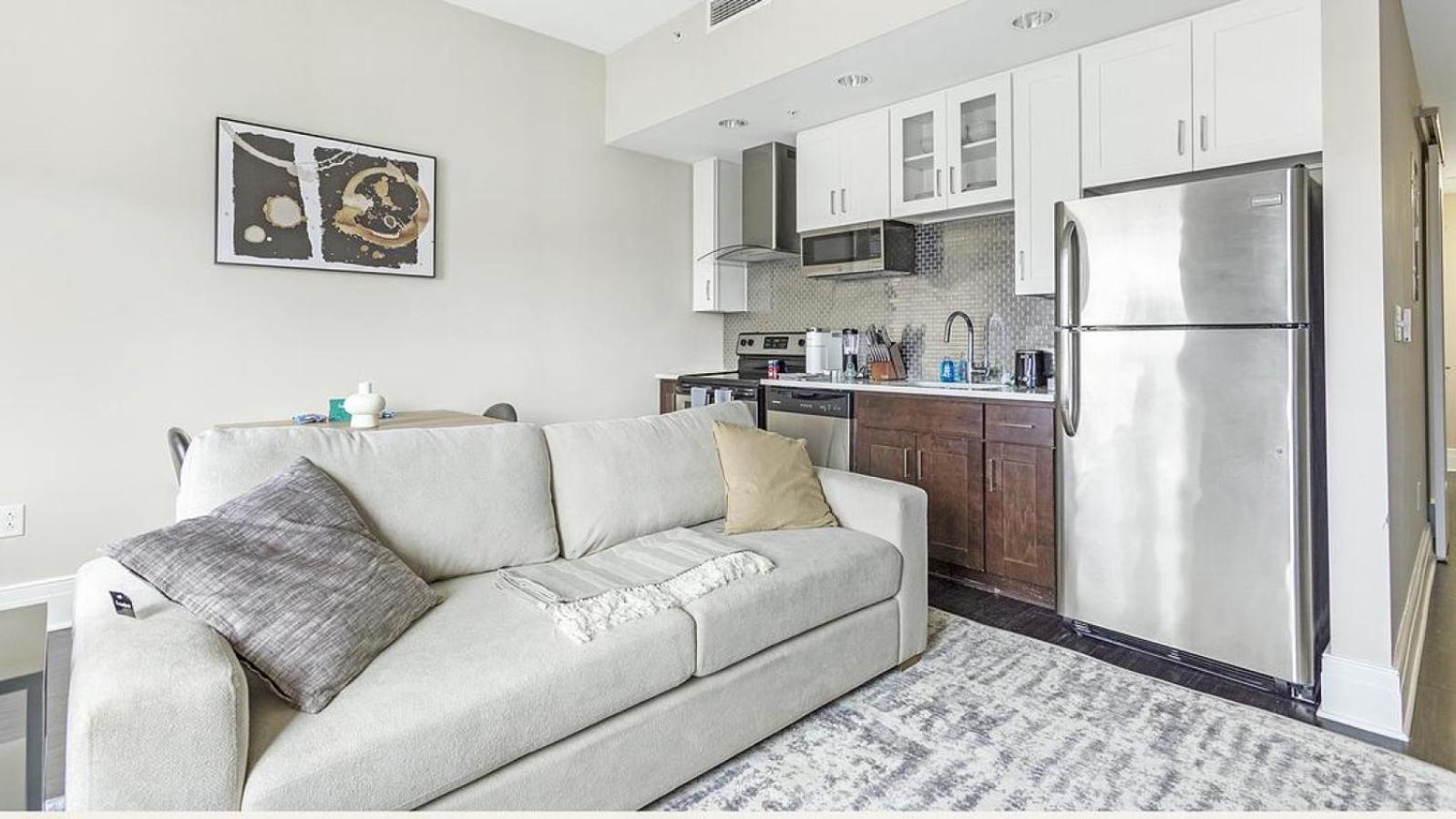 Landing Modern With Amazing Amenities Apartment