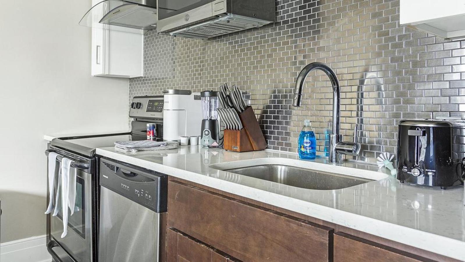 Landing Modern With Amazing Amenities