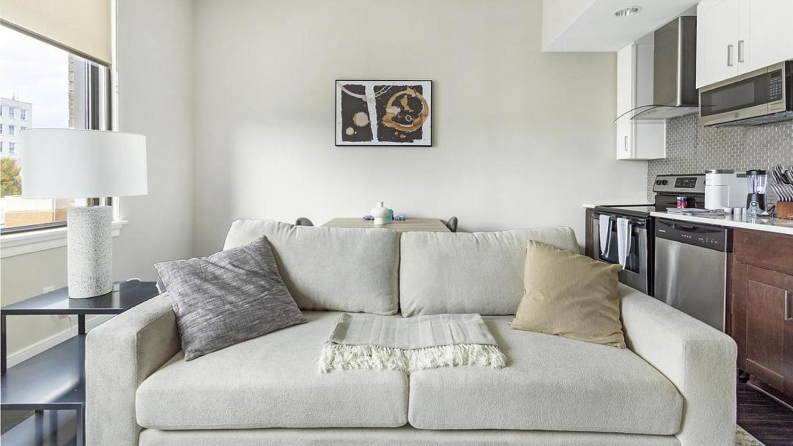 Landing Modern With Amazing Amenities Apartment