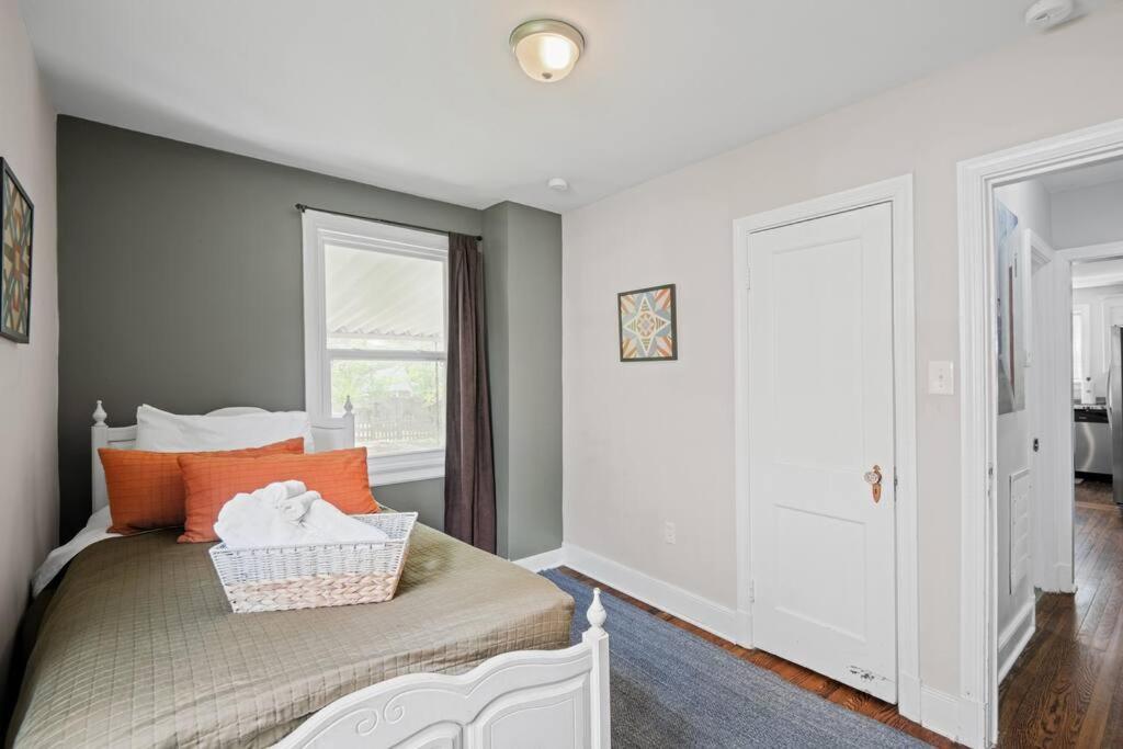 Private House + Yard Location To Rva